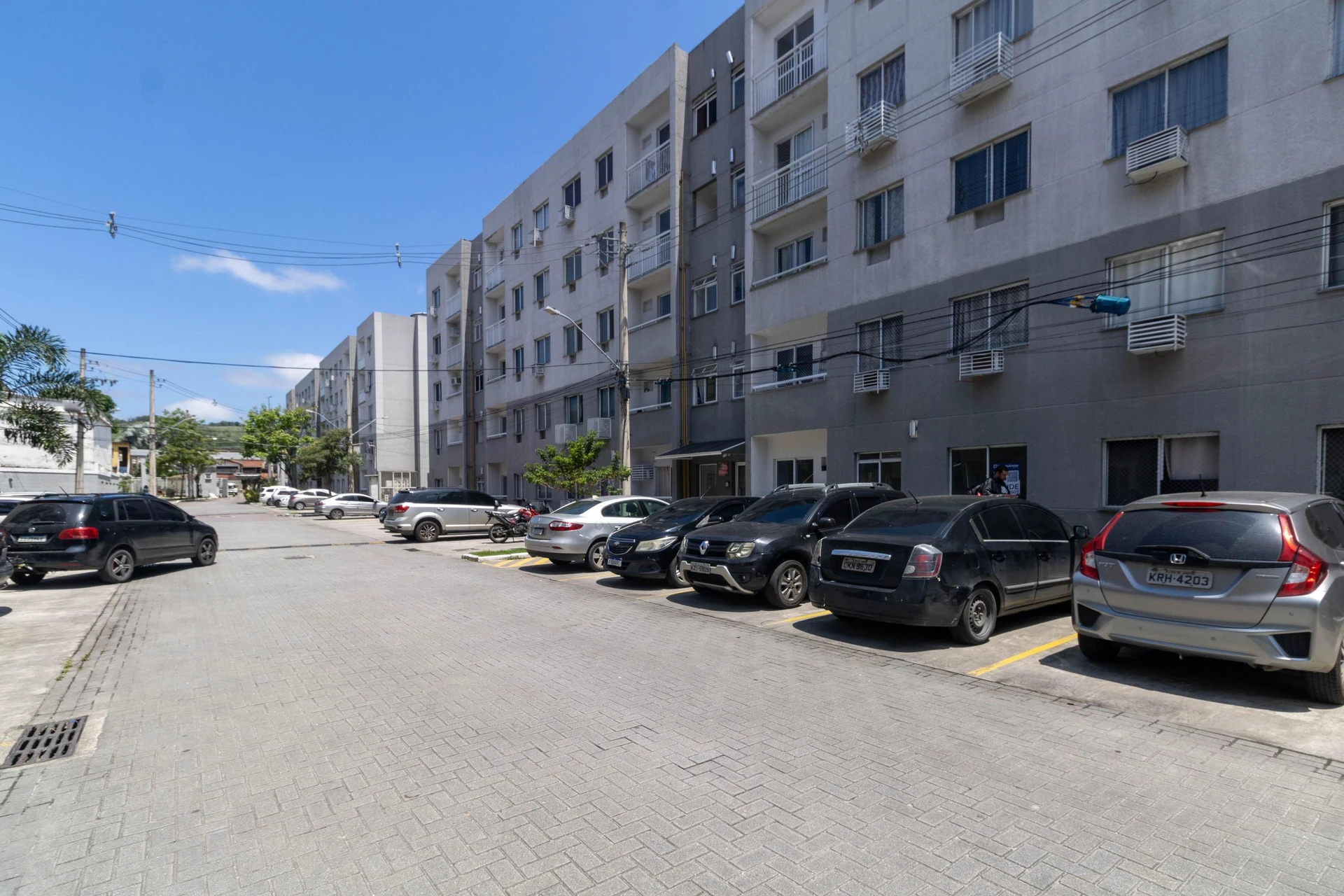 2-bedroom apartment in a building with a gym — photo 46