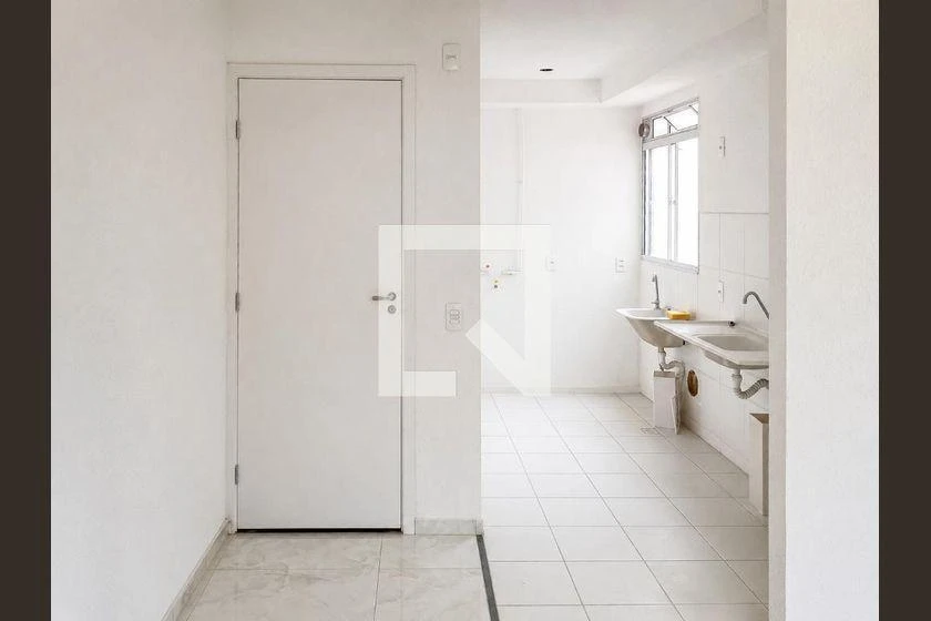 Apartamento de 2 quartos com cozinha fechada a gás
