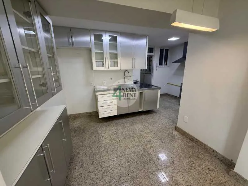 Apartment with 3 bedrooms and enclosed balcony — photo 30
