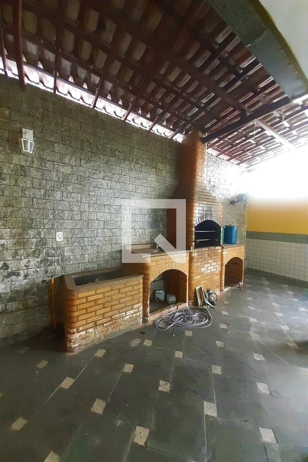 2-bedroom apartment in a building with a gym — photo 34