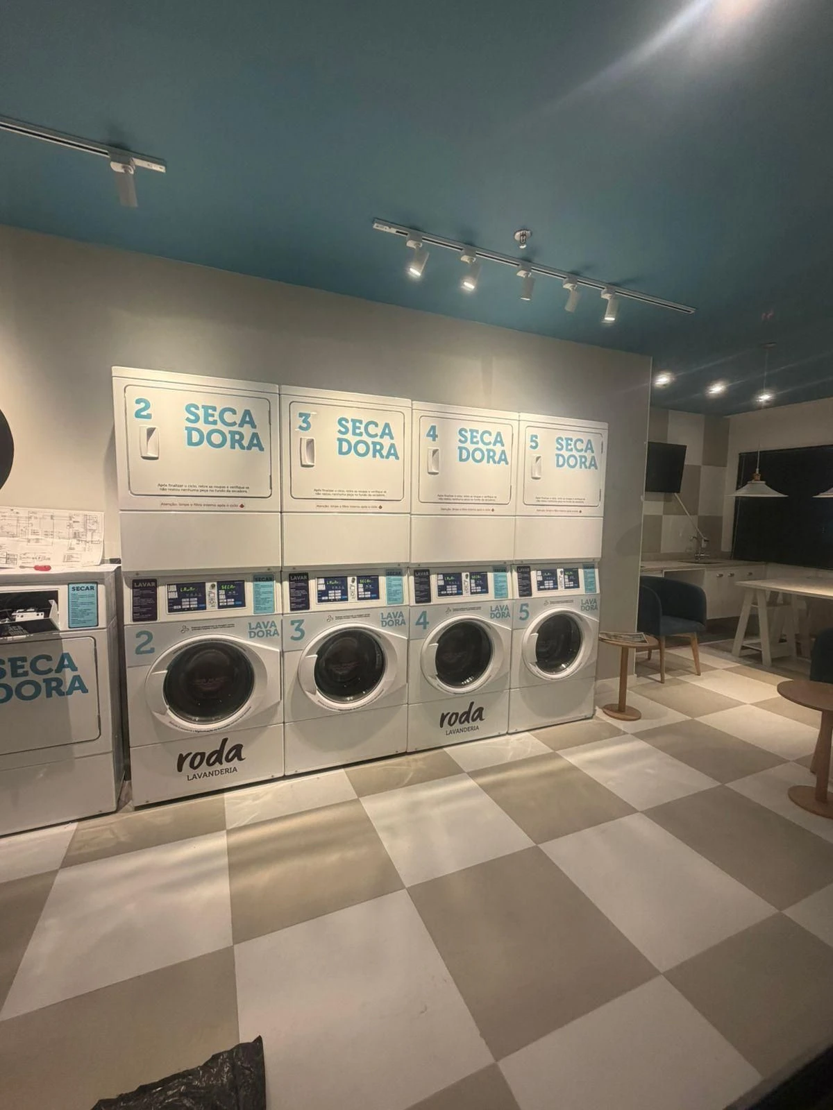 Apartamento de 1 dormitorio con cocina abierta y balcón — photo 3