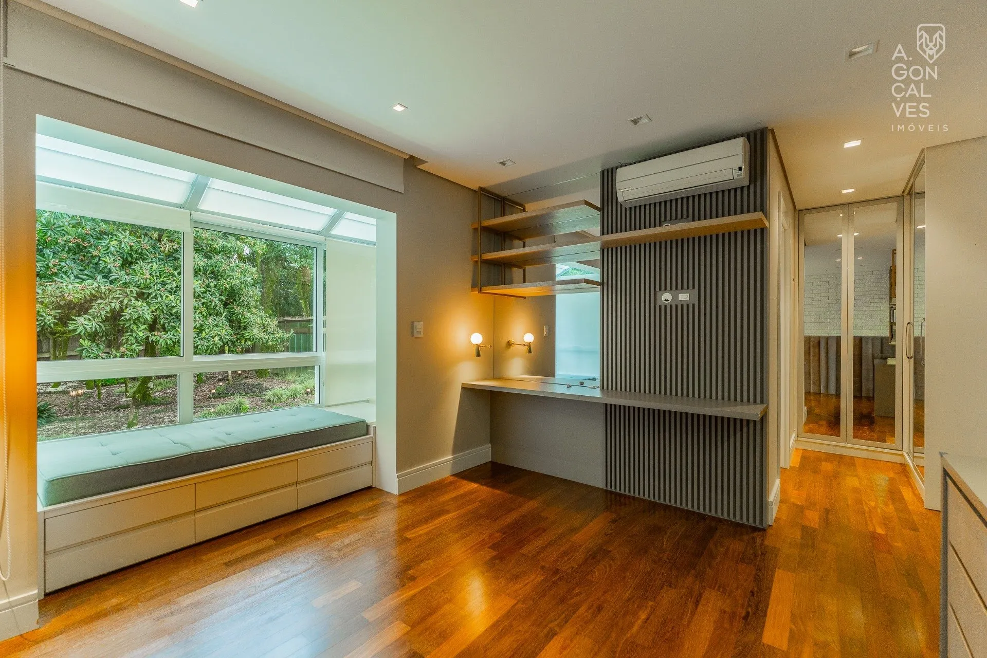 House with 4 bedrooms and 5 bathrooms, 5 parking spots — photo 38
