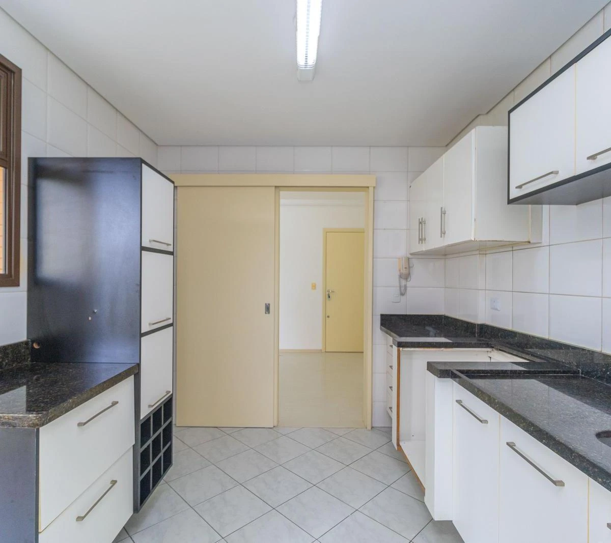 3-bedroom apartment with a grill on the balcony — photo 13