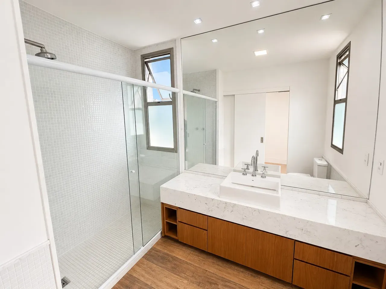 Unfurnished apartment with 4 bedrooms and 5 bathrooms — photo 30