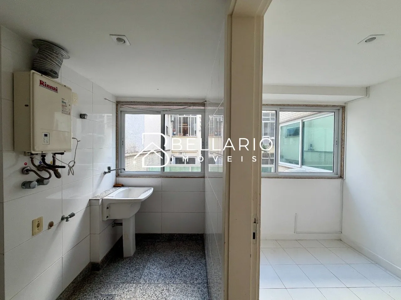 4-bedroom apartment with 5 bathrooms and glass balcony — photo 24