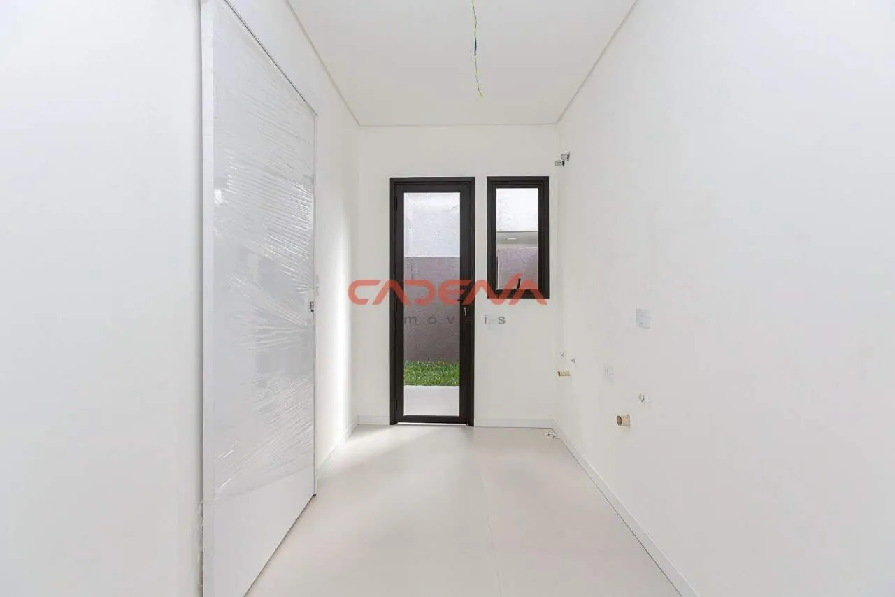 Balcony with a grill in a 3-bedroom house, 128 m² — photo 20