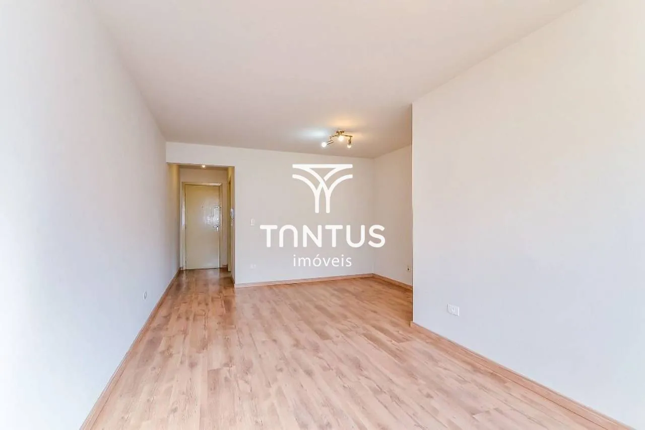 Wood or laminate floors in a 3-bedroom apartment, 80 m² — photo 13