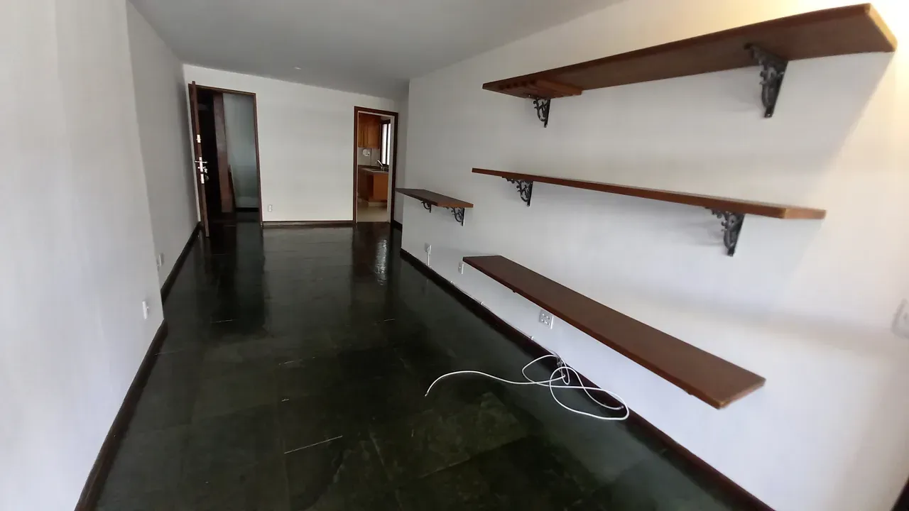 2-bedroom apartment with a bathtub — photo 18