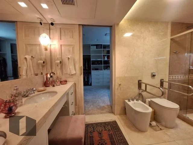 Furnished 4-bedroom apartment with 2 parking spots — photo 7