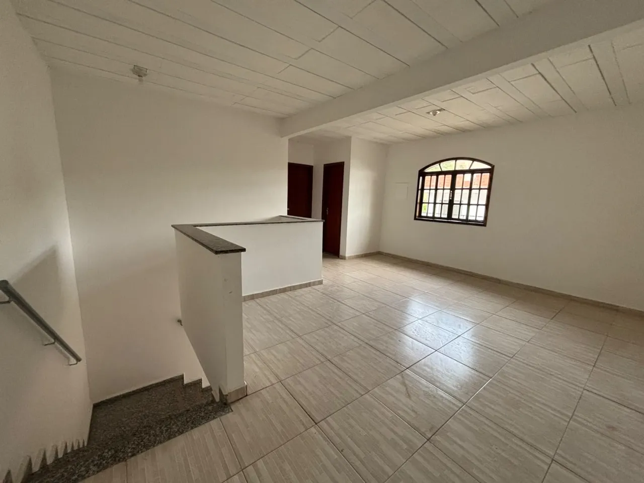 3-bedroom house with 3 bathrooms and glass showers — photo 8