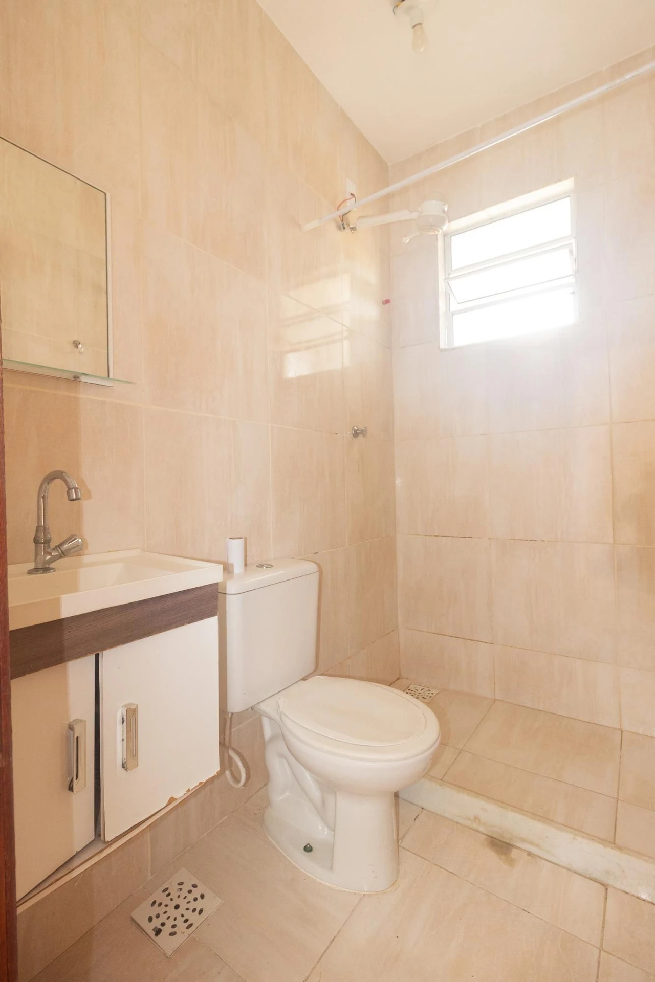 Unfurnished 2-bedroom apartment with 1 bathroom and pets — photo 4