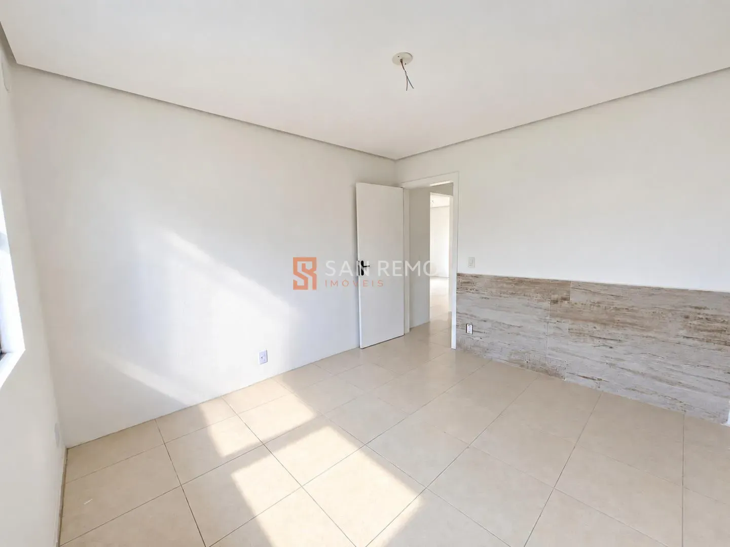 2-bedroom house with a fireplace — photo 18