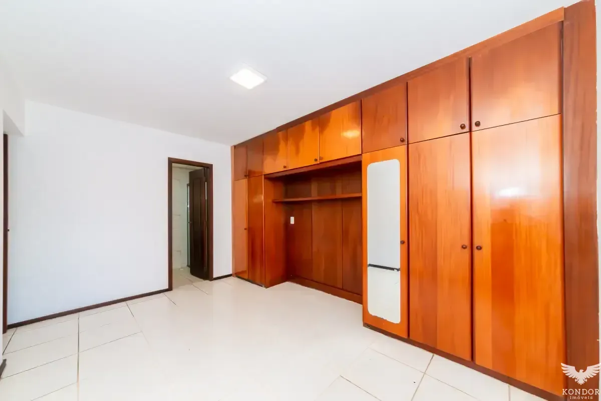 160 m² apartment with 3 bedrooms and 1 en-suite — photo 35