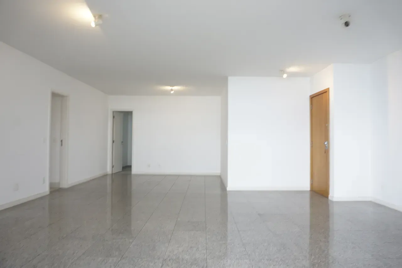 Unfurnished apartment with 4 bedrooms and 3 parking spots — photo 7