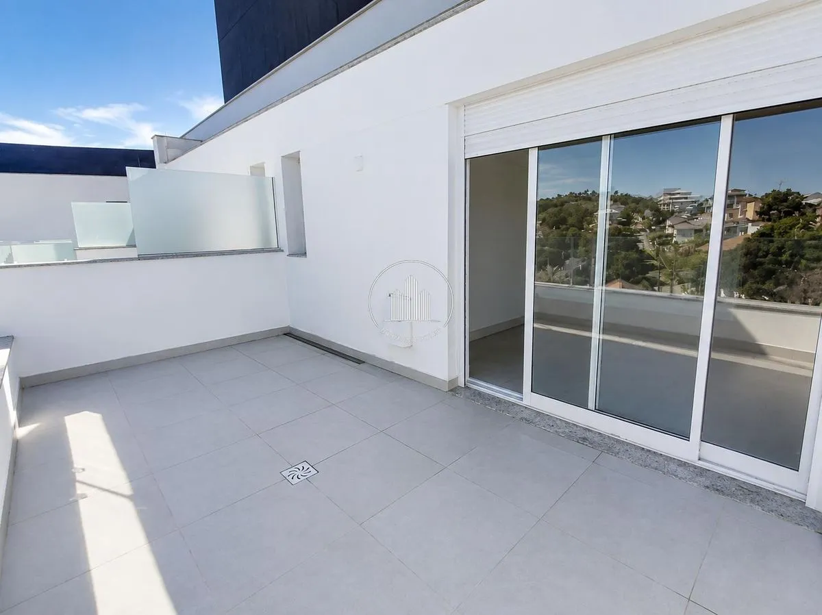 Duplex apartment with 1 en-suite and terrace — photo 34