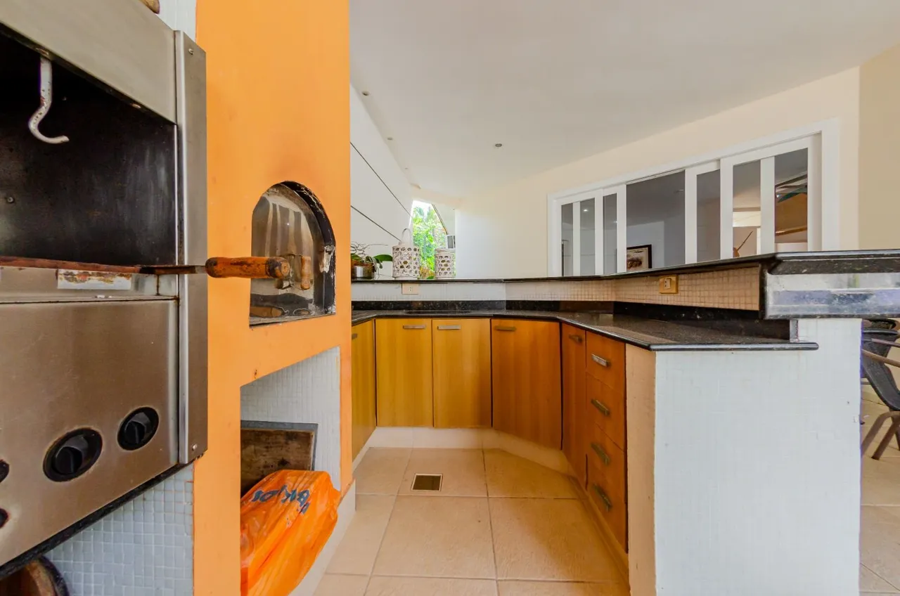 Furnished house with 5 bedrooms and 690 m², 5 parking — photo 6