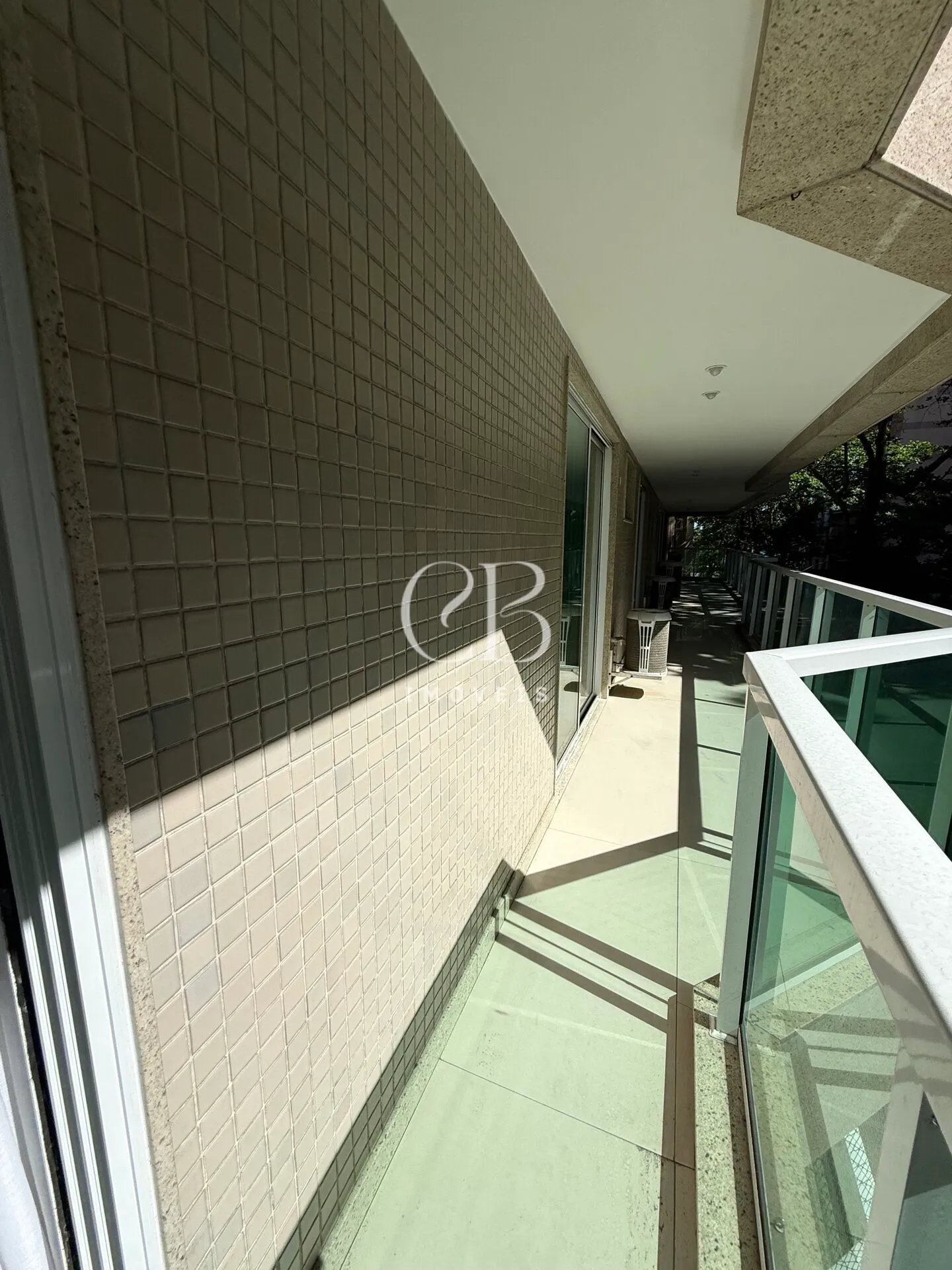 Apartment with 4 bedrooms and a balcony in great condition — photo 22