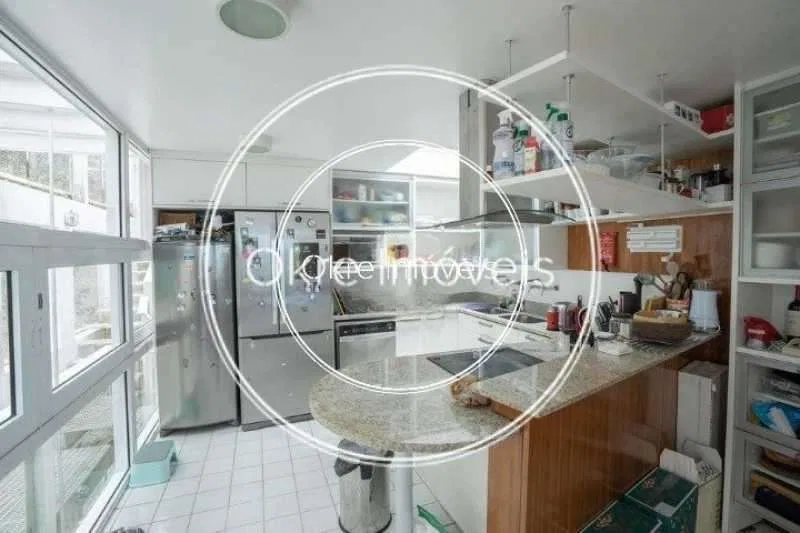 Furnished 644 m² house with 4 bedrooms and 7 bathrooms — photo 2