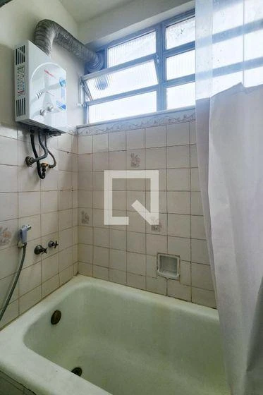 2-bedroom apartment with a bathtub — photo 24
