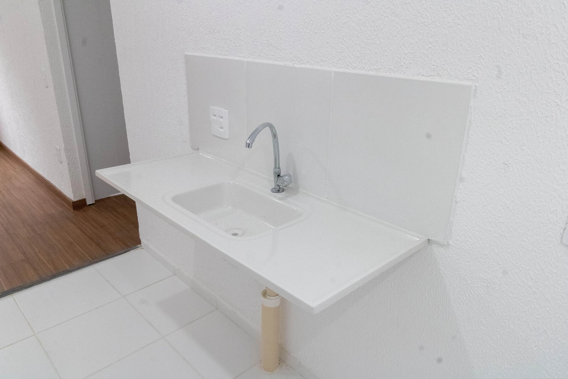 2-bedroom apartment in a building with a gym — photo 10