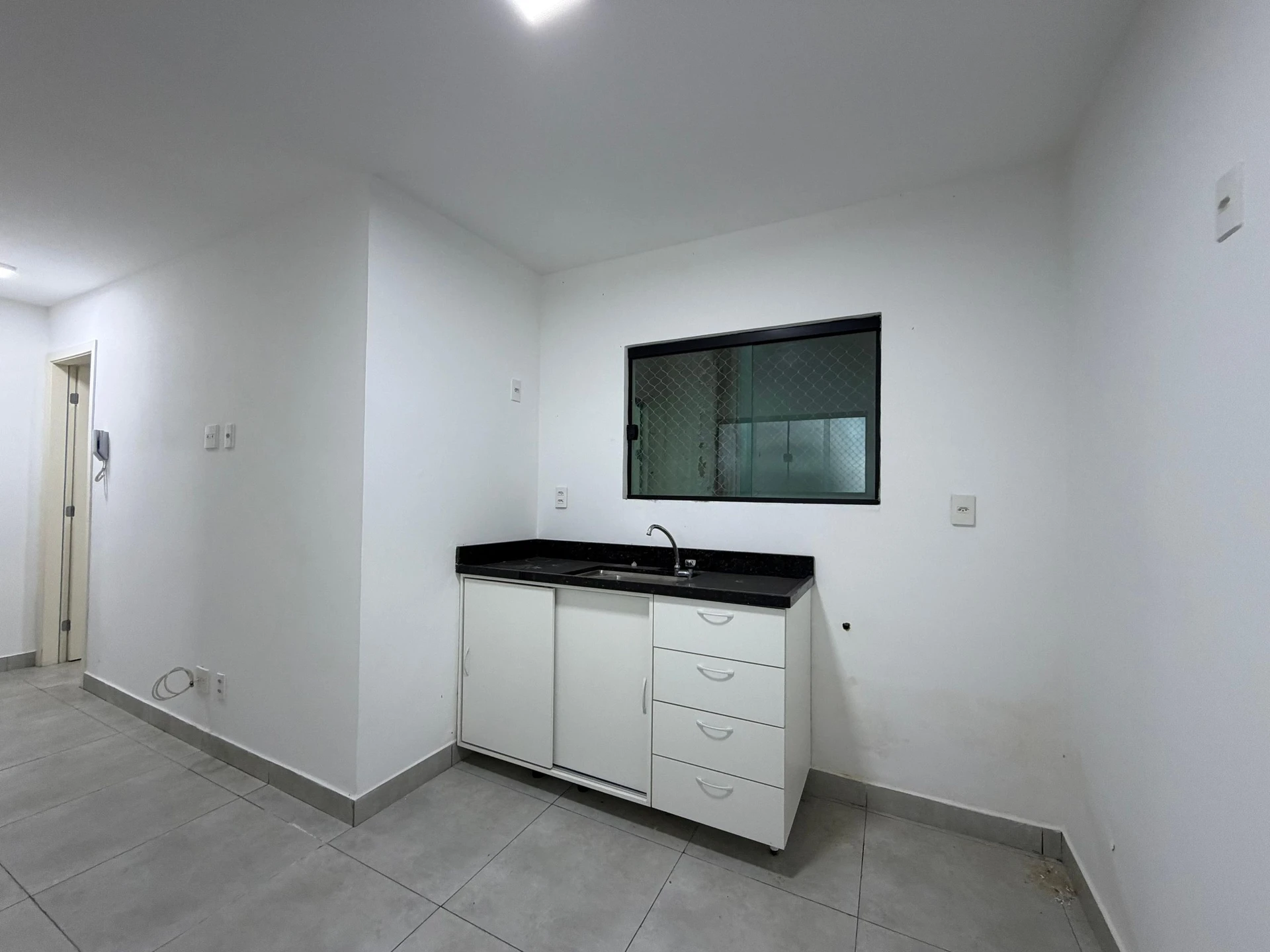 Rental studio with 1 bedroom and 1 bathroom no parking