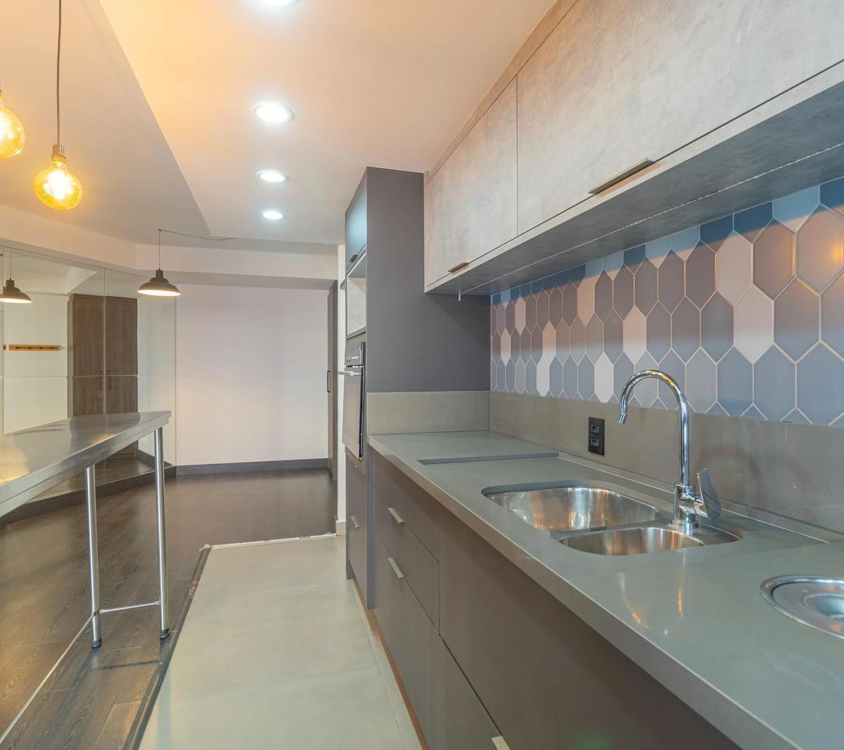 Квартира з 2 спальнями, скляним балконом і 110 м² — photo 2