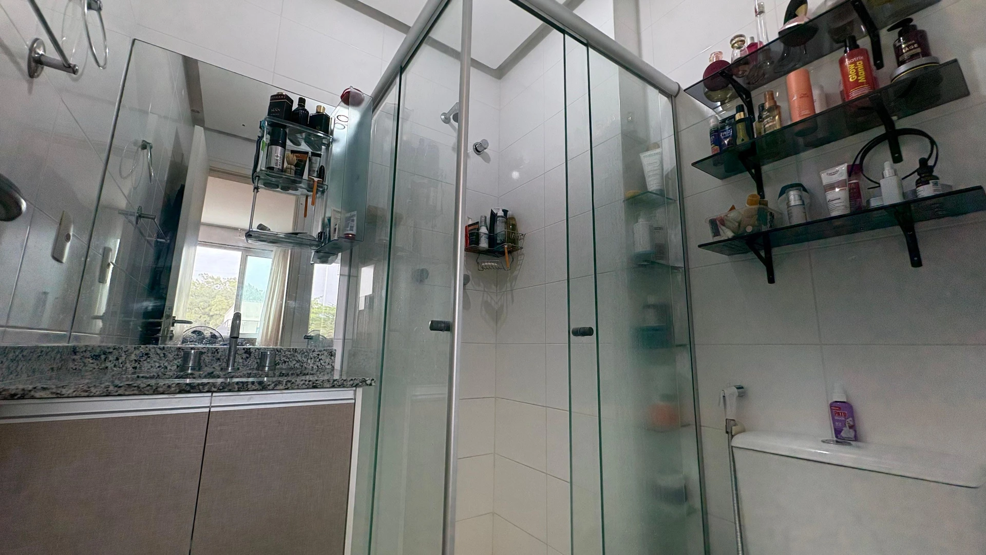 100 m² apartment with a grill on the balcony and a jacuzzi — photo 43