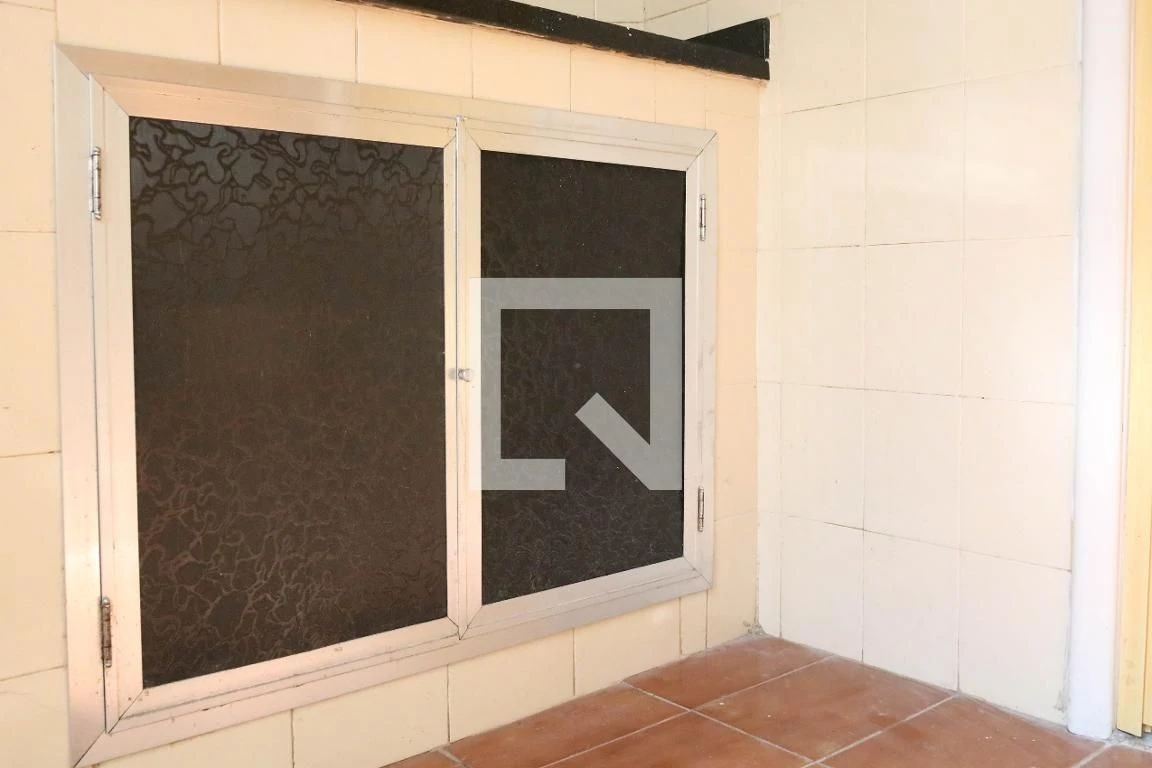 Apartamento com 2 quartos e cozinha fechada com fogão a gás — photo 7