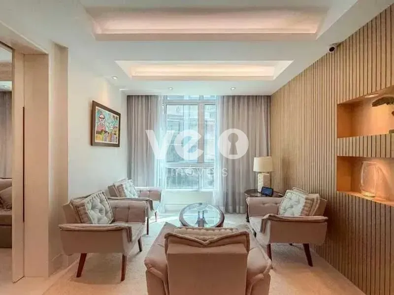 Apartamento mobiliado de 130 m² com 3 suítes e 5 banheiros