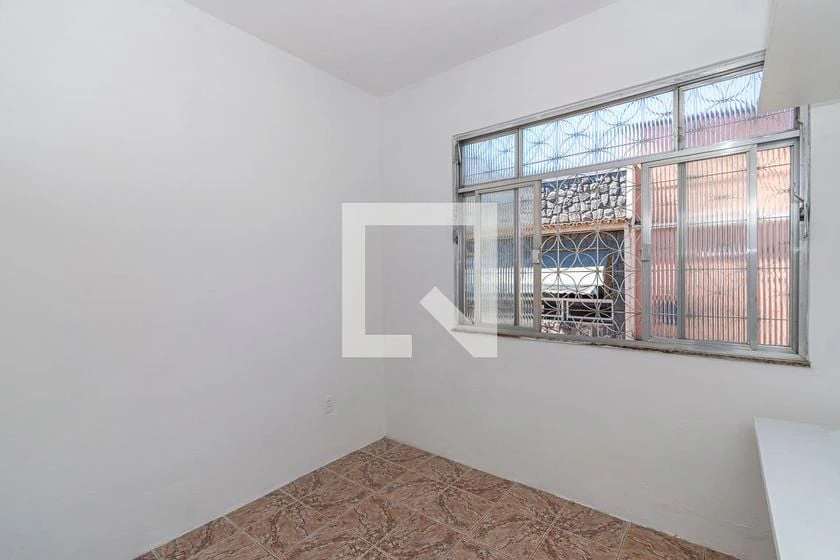 3-bedroom house with separate kitchen and 1 parking spot — photo 3