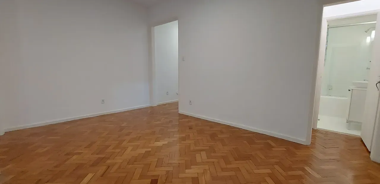 1-bedroom apartment with wood floors and glass shower — photo 15