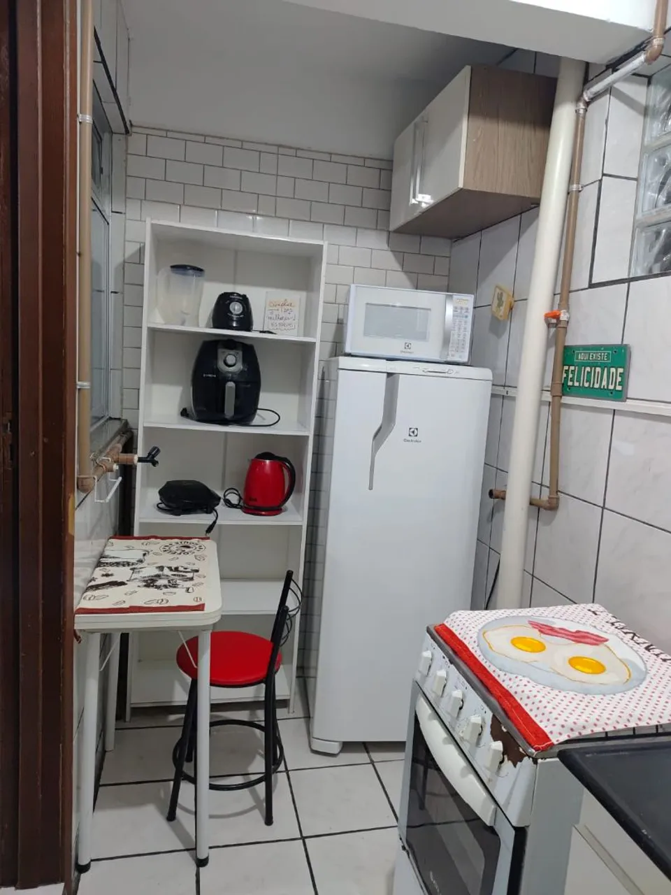 Furnished studio with kitchenette and electric stove — photo 4