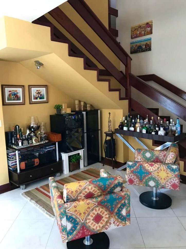 Casa de 290 m² con balcón cerrado con vidrio y bañera — photo 17