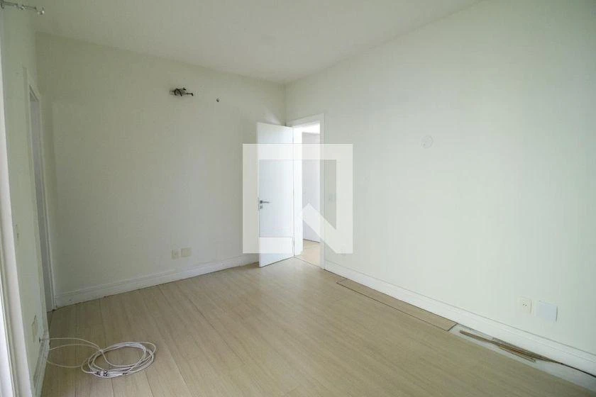 House with 4 en-suite bedrooms and 597 m², 4 parking — photo 12