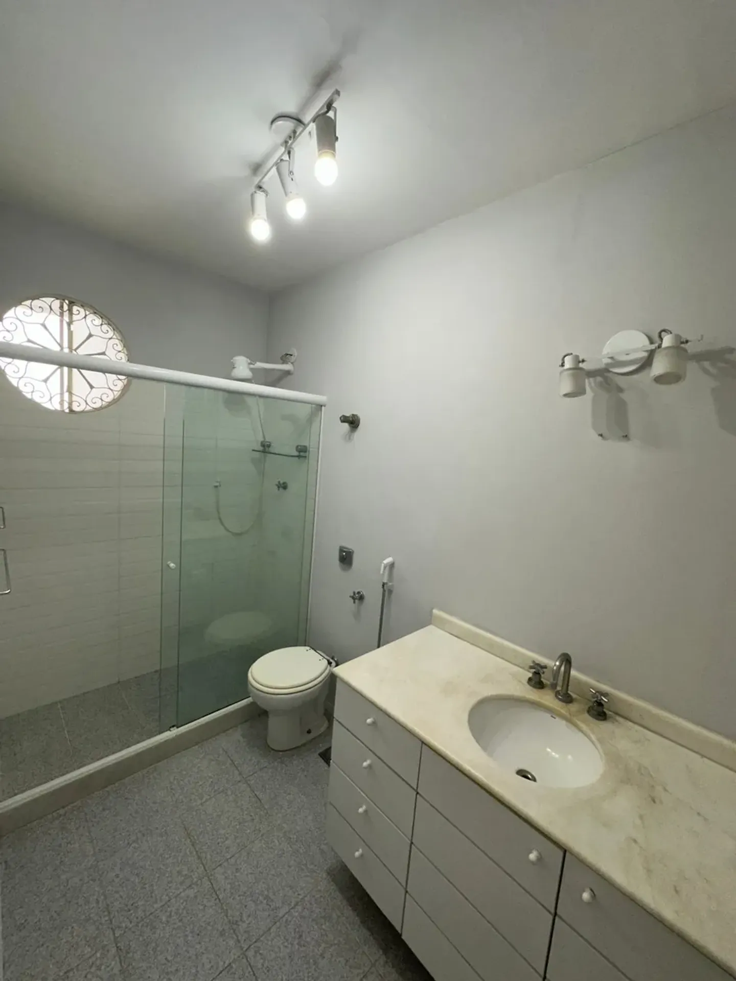Apartment with a closed kitchen and gas stove; 2 bedrooms — photo 35