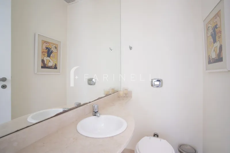 Furnished apartment, 189 m², with a grill on the balcony — photo 32