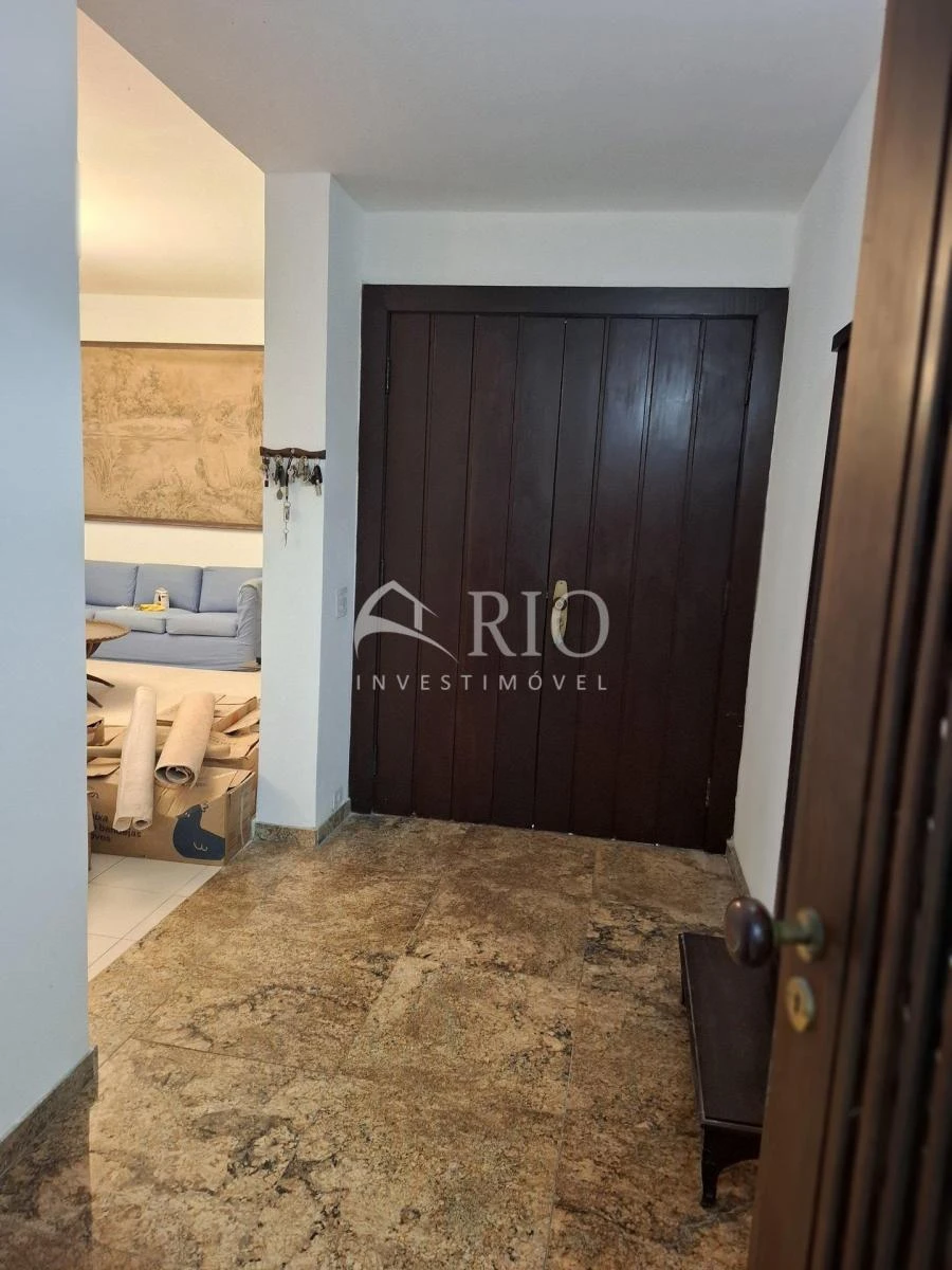 Unfurnished house with 4 bedrooms and 6 bathrooms, 945 m² — photo 20