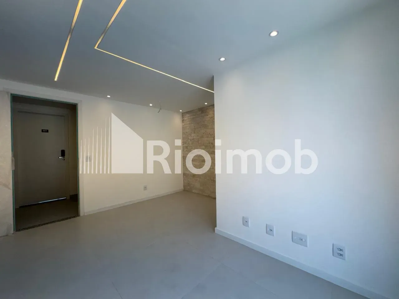 2-bedroom apartment with an open-plan kitchen — photo 16