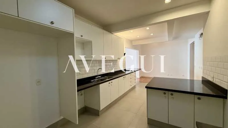 3-bedroom apartment with 4 bathrooms and 1 parking spot — photo 2