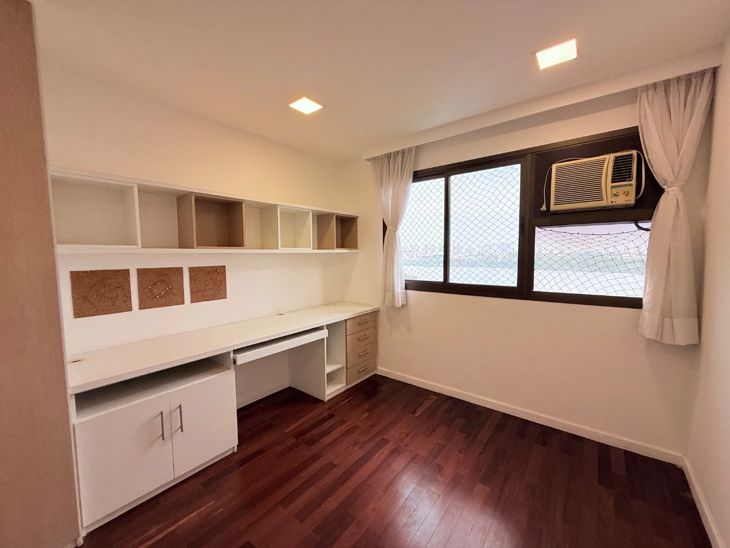 4-bedroom apartment with a washing machine in Rio de Janeiro — photo 21
