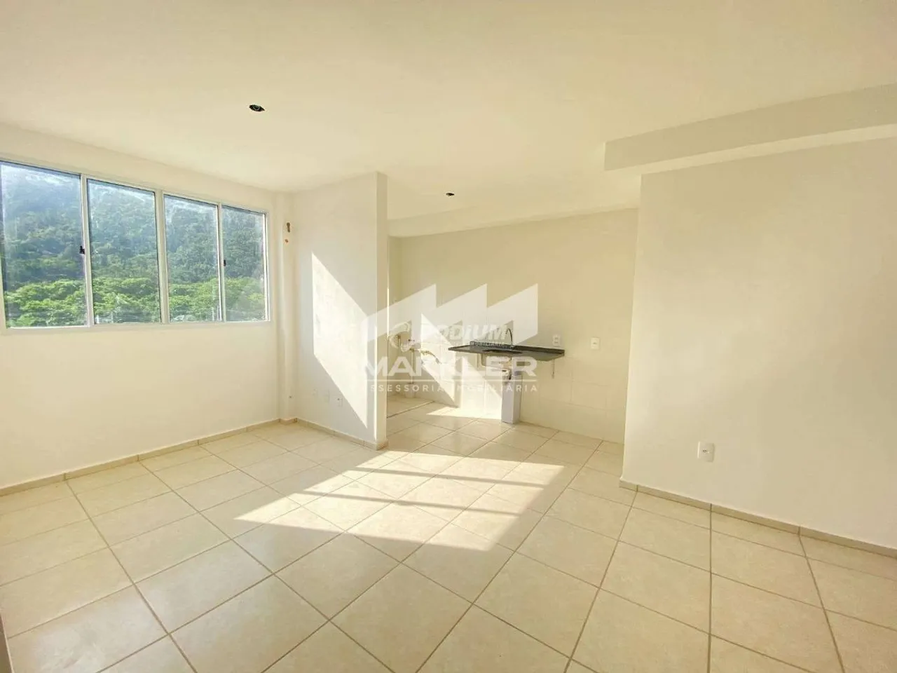 Furnished 2-bedroom apartment with open-plan kitchen — photo 2