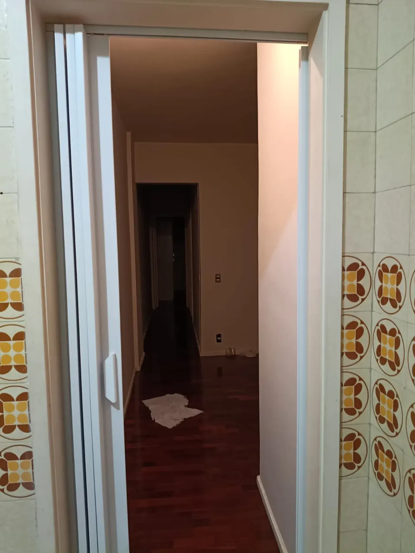 Деревянный пол или ламинат и 2 спальни: квартира 80 м² — photo 15