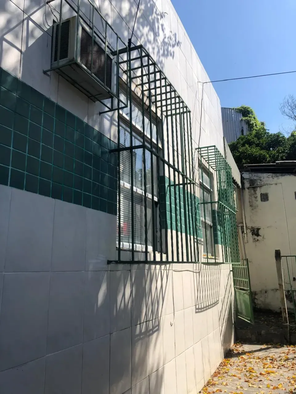 House with 3 bedrooms, air conditioning, and enclosed kitchen — photo 4