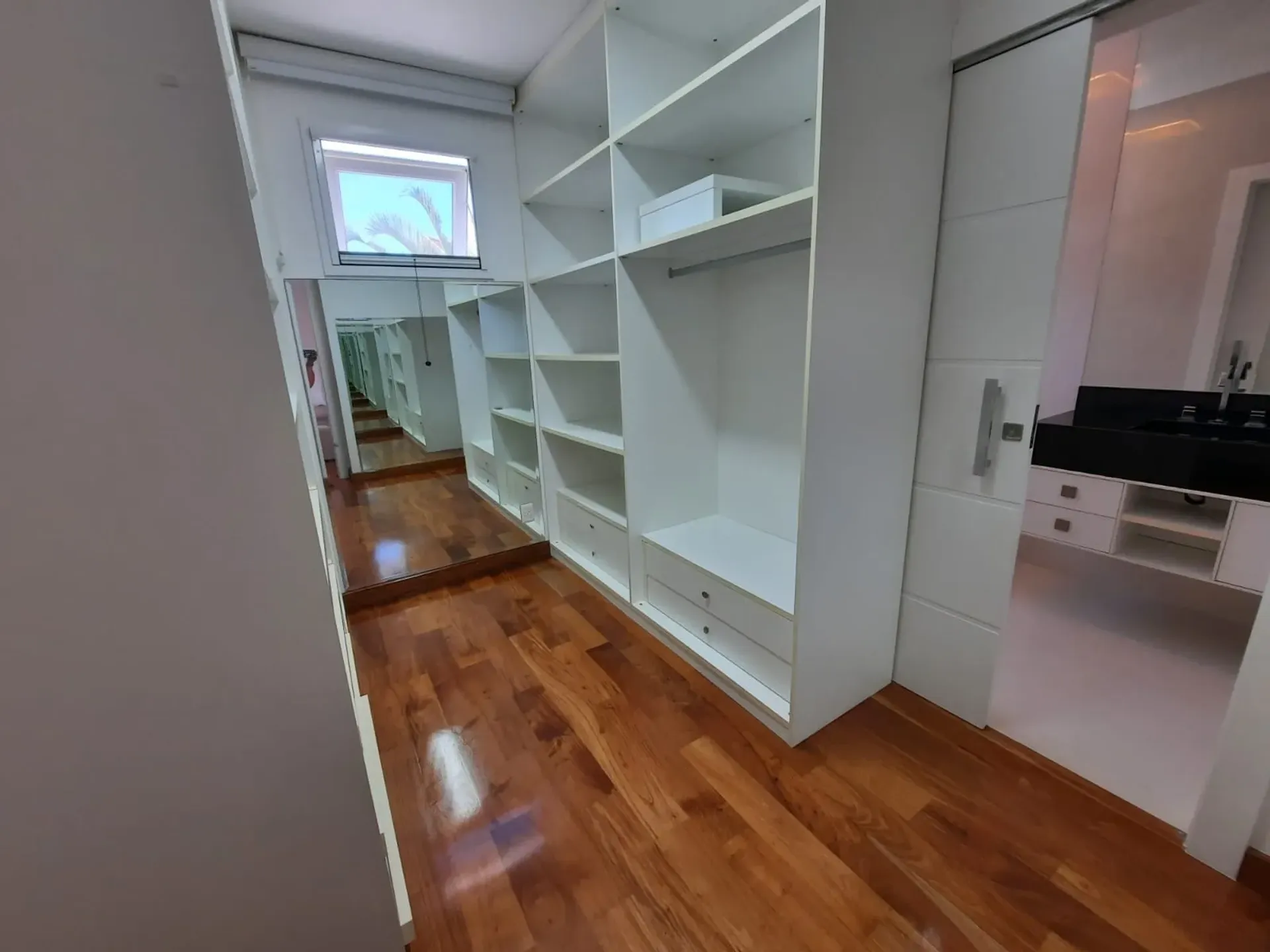 House with 7 bedrooms and an open-plan kitchen — photo 54