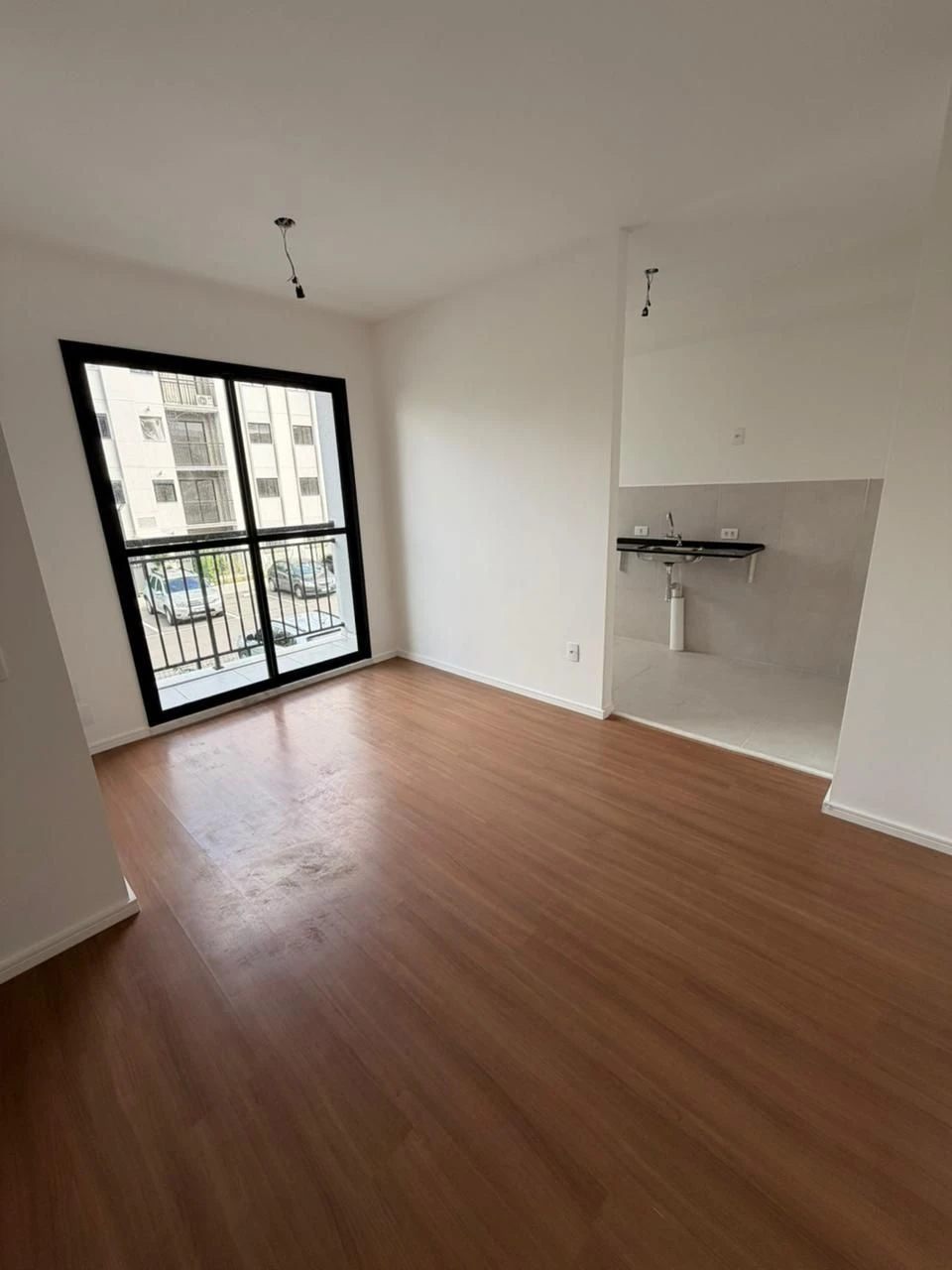 Unfurnished 2-bedroom apartment with 1 bath and pets — photo 9
