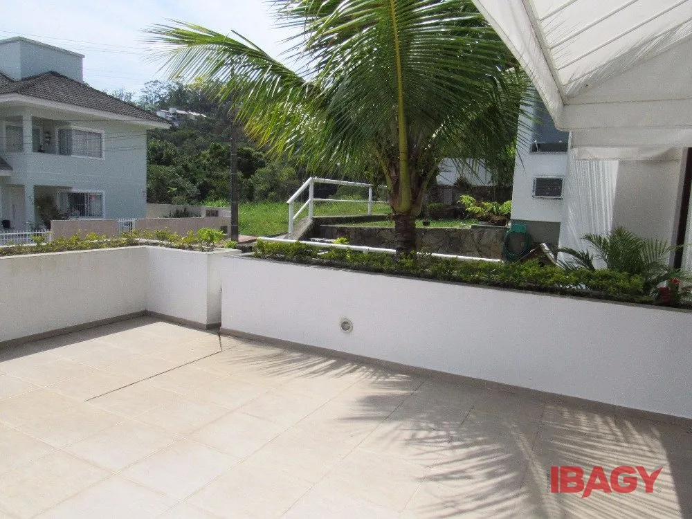 House with 4 bedrooms and 380 m², 2 parking spots — photo 15