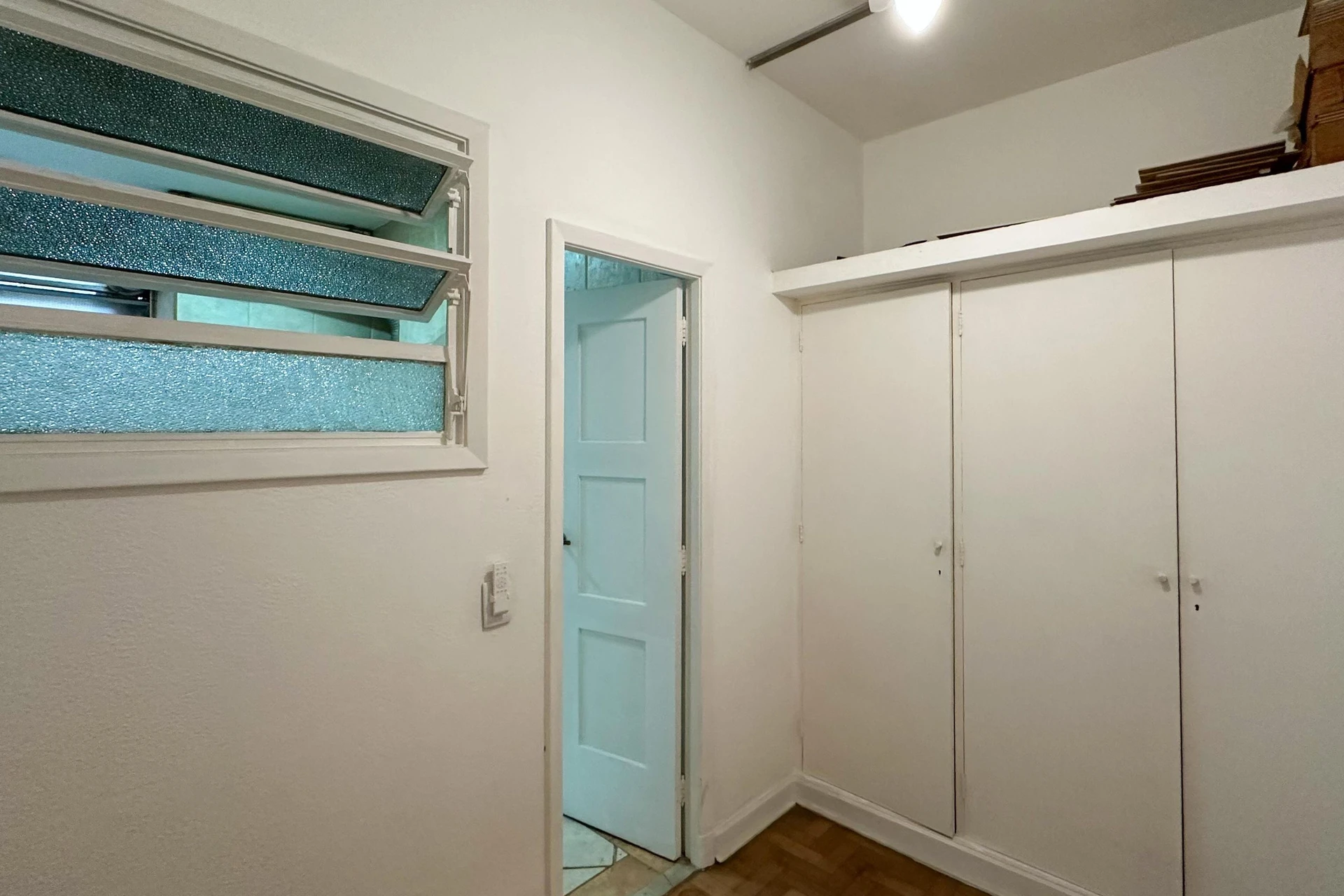 Unfurnished apartment with 3 bedrooms and 4 bathrooms — photo 38