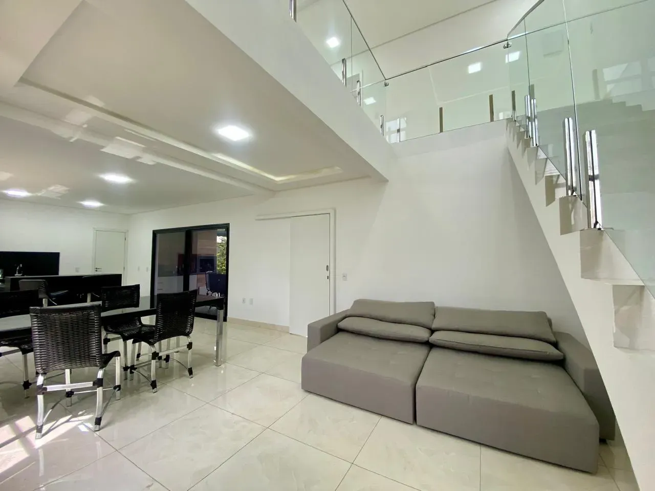 240 m² house with a garden and a bathtub — photo 16
