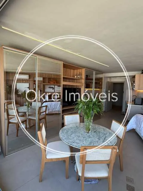 1-bedroom apartment with a glass-enclosed balcony — photo 4
