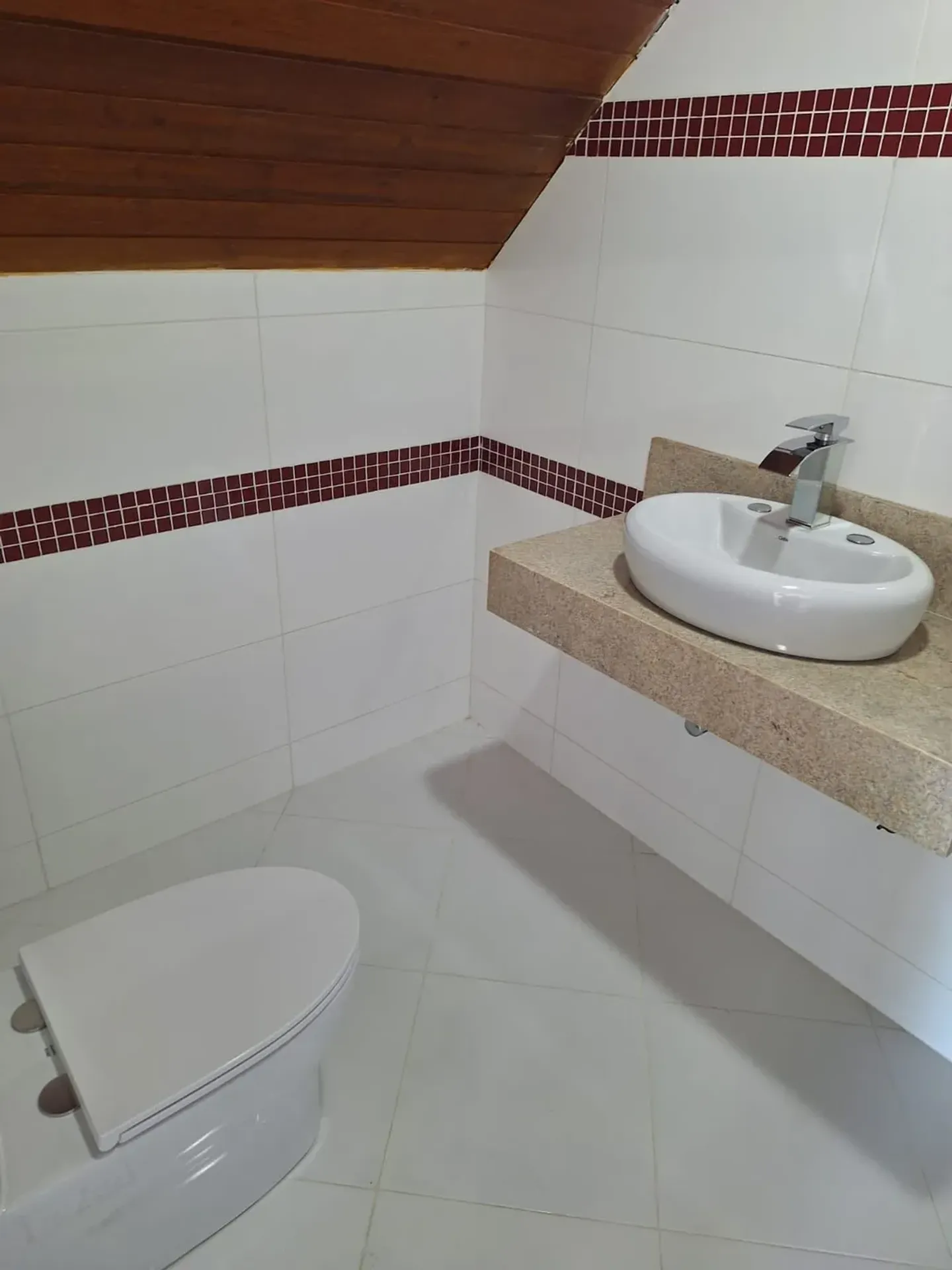 Rental house with 5 bedrooms and 5 bathrooms — photo 24